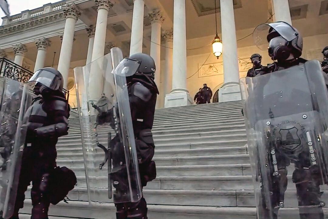 Whistleblowers Allege Intelligence, Command-and-Control Failures at US Capitol Police, Lawmaker Says