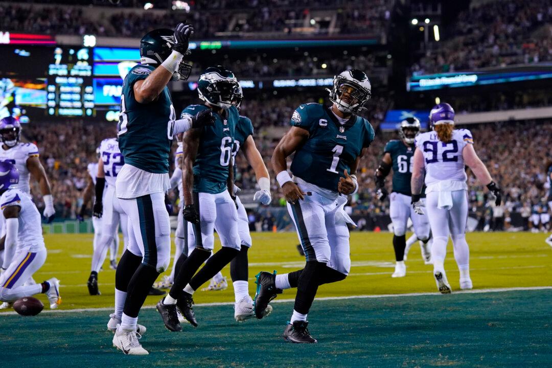 Hurts, so Good! Eagles QB Dominant in 24–7 Win Over Vikings