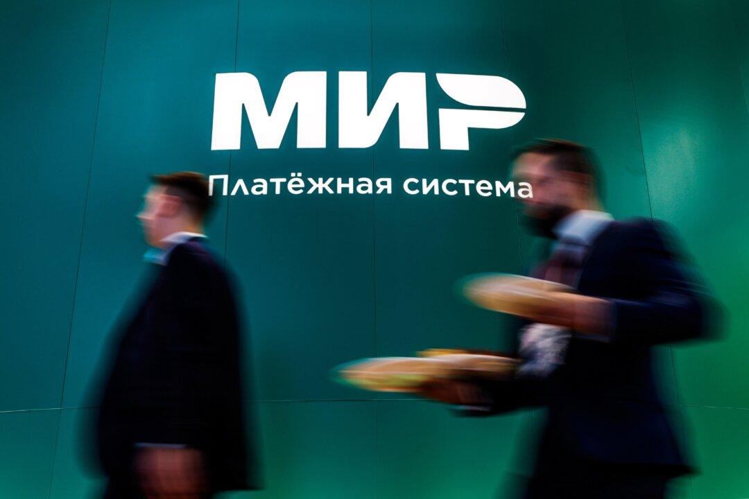 US Imposes Sanctions on Supporters of Russian Invasion; 2 Turkish Banks Suspend Russian Mir Payments