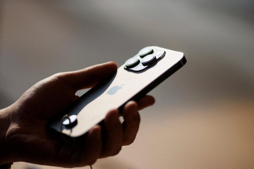 US Lawmakers Raise Concerns Over Apple’s Plan to Use Chinese Memory Chips