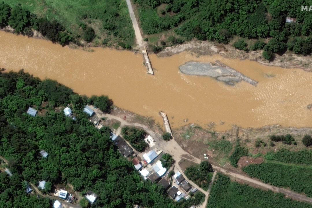 Hurricane Fiona Heads to Bermuda, up to 8 Dead in Puerto Rico