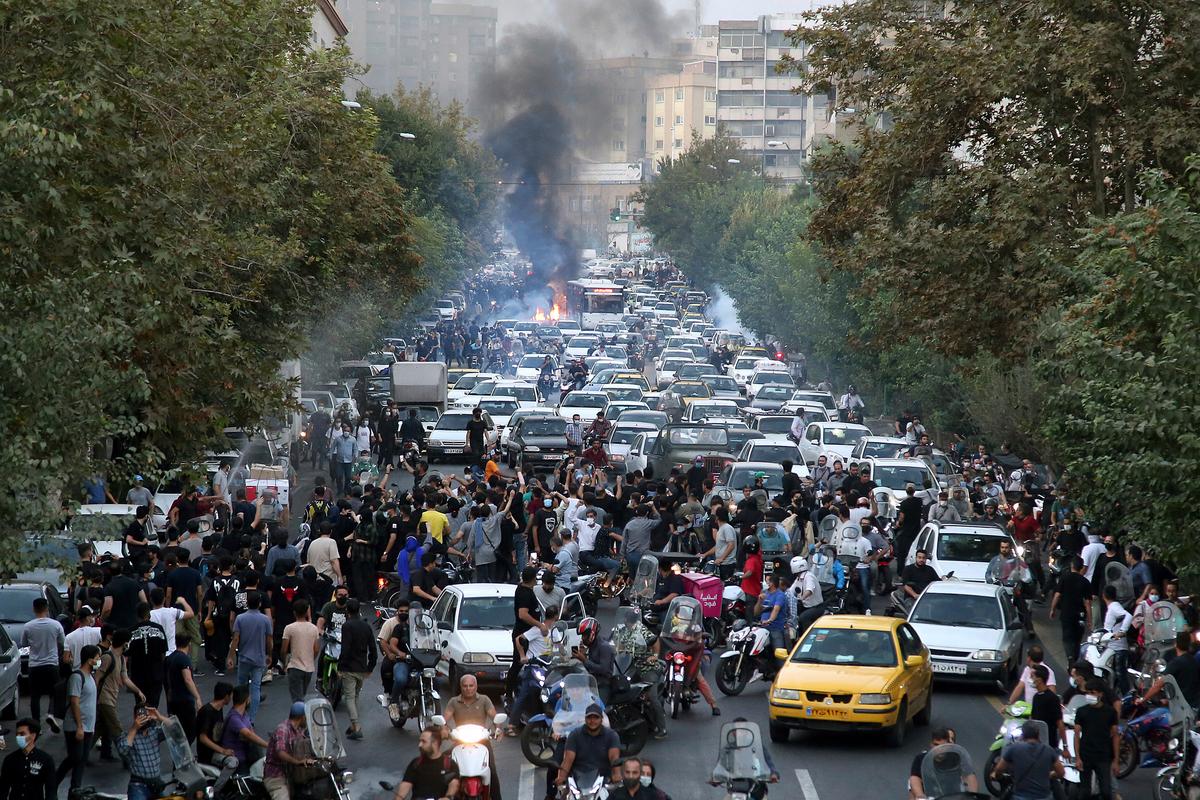 Iranian General Acknowledges Over 300 Dead in Unrest, Observers Point to More