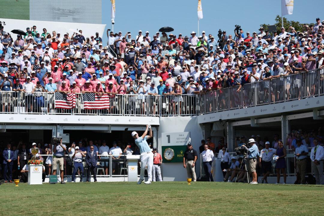 US Builds 4–1 Lead Over Internationals in Presidents Cup