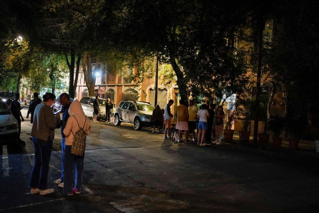 6.8 Magnitude Earthquake Shakes Mexico, 2 Dead