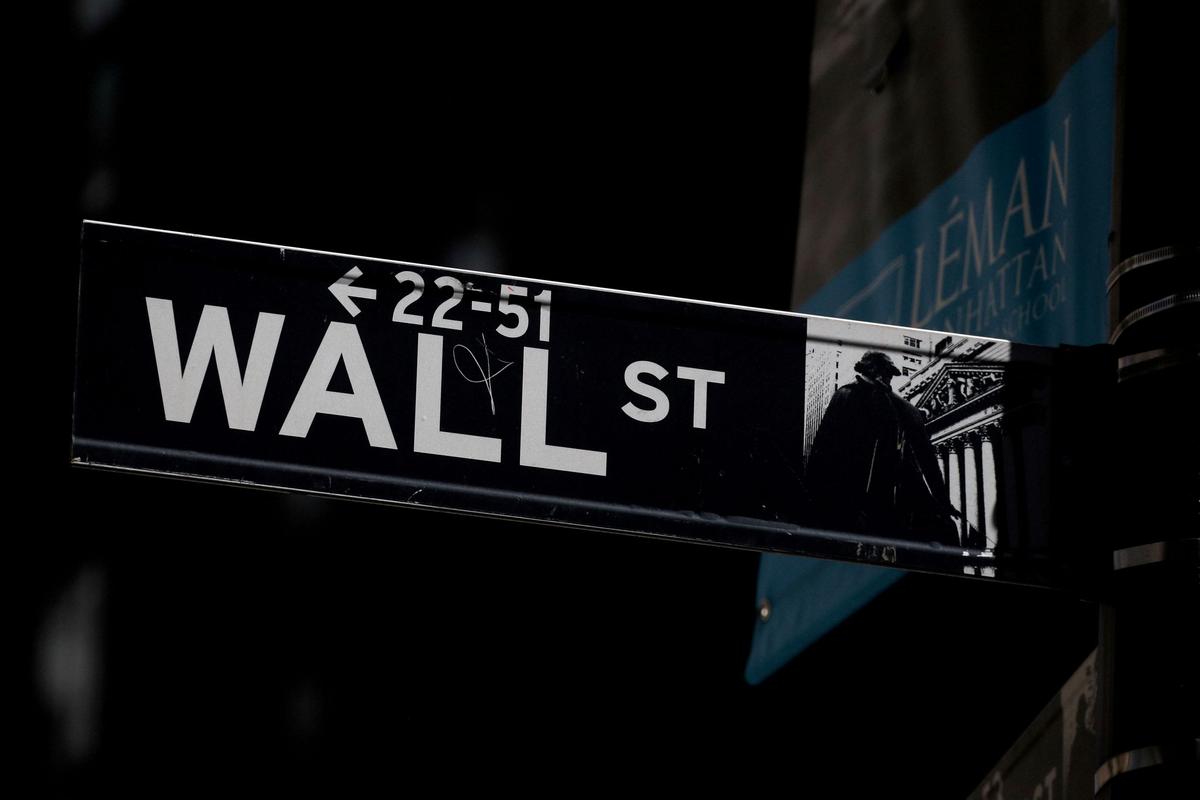 Wall Street Mixed at Open After Fed-Driven Selloff