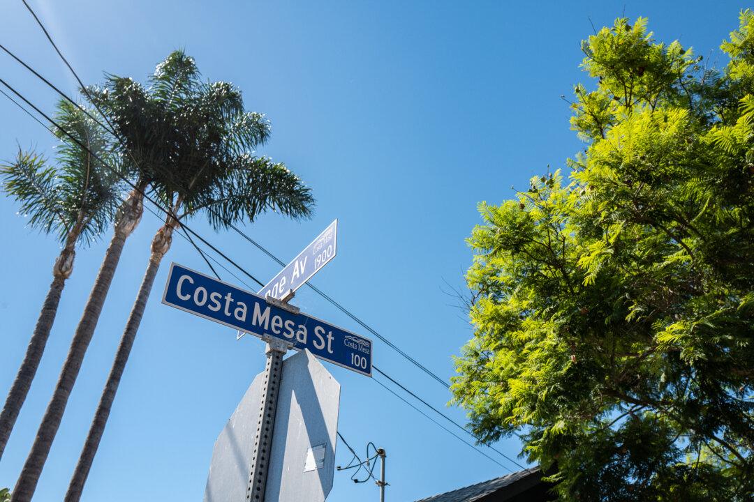 Councilwoman Arlis Reynolds Seeks Re-election to Costa Mesa City Council