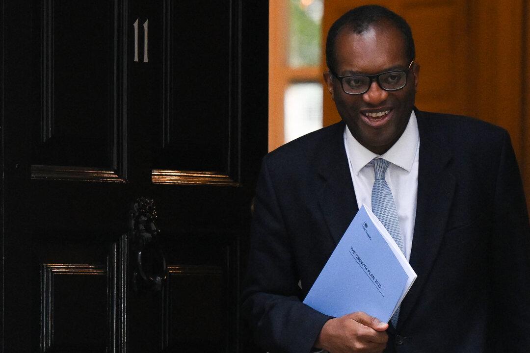 UK Announces Biggest Tax Cuts in 50 Years to Boost Economic Growth Amid Crisis