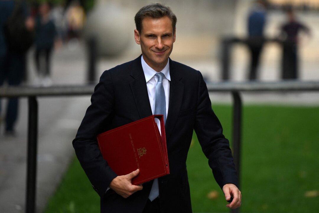 ‘Politics of Envy’ Won’t Deter UK Government as It Cuts Taxes to Spur Growth: Minister