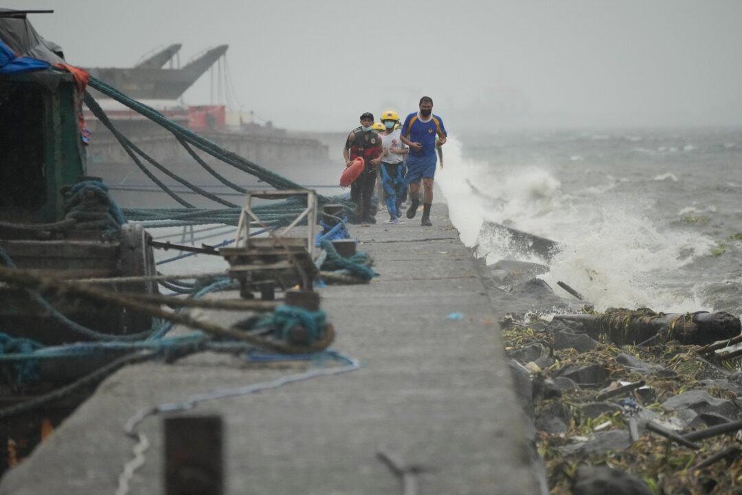 Powerful Typhoon Hits North Philippines, Thousands Evacuated