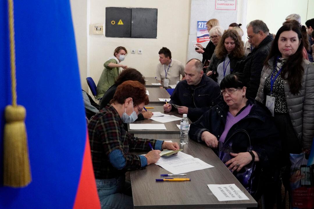 Ukraine Polls Enter 4th Day Amid Escalating Rhetoric From Russia, US