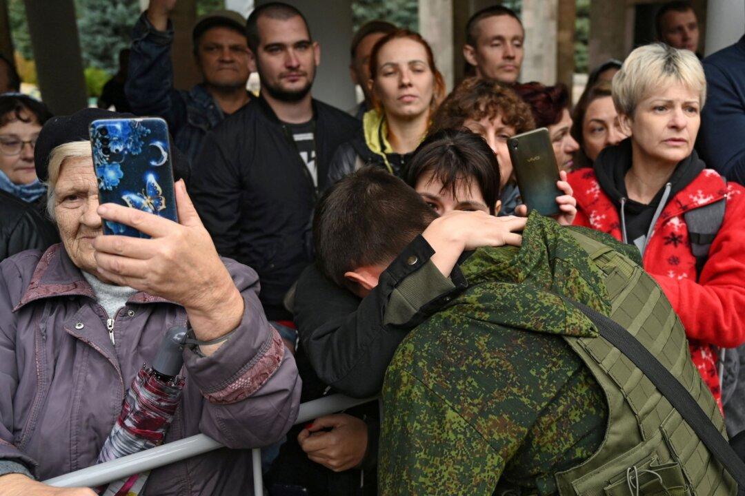 Unwilling Conscripts Weak Link in Russian Military