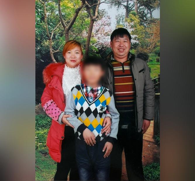 Yin Zhibo and his family. (Courtesy of Minghui.org)