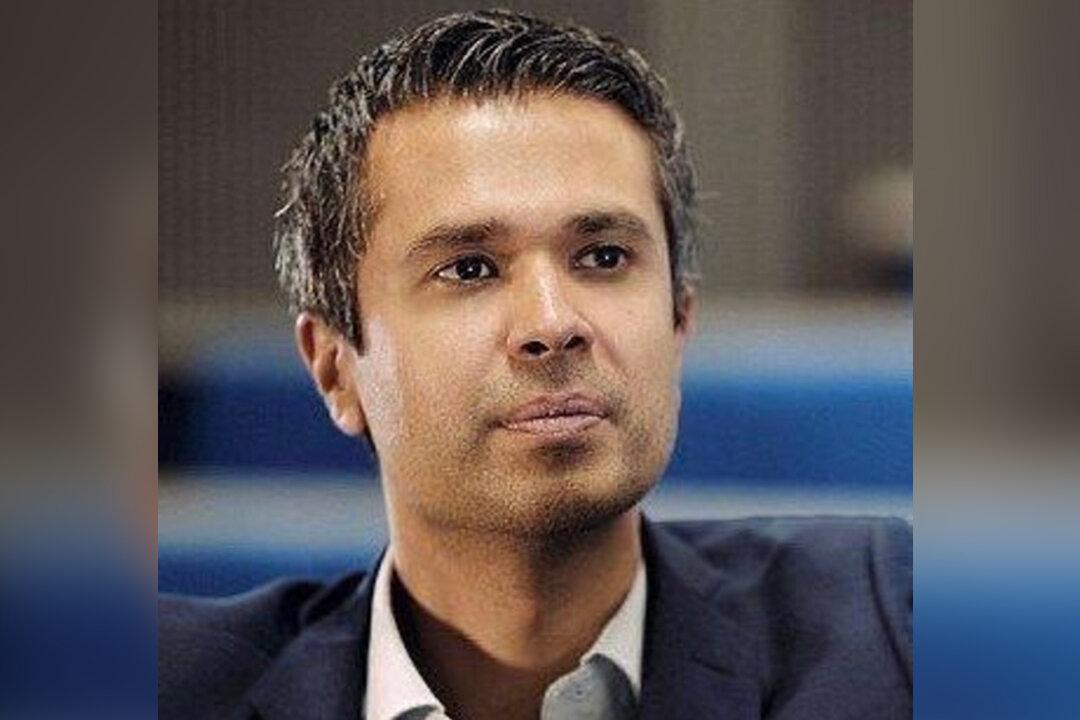 Doctor Turns Against Messenger RNA COVID-19 Vaccines, Calls for Global Pause