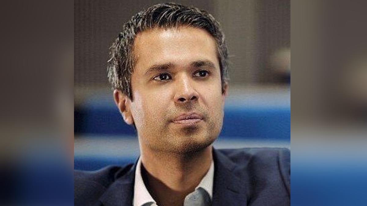 Doctor Turns Against Messenger RNA COVID-19 Vaccines, Calls for Global Pause