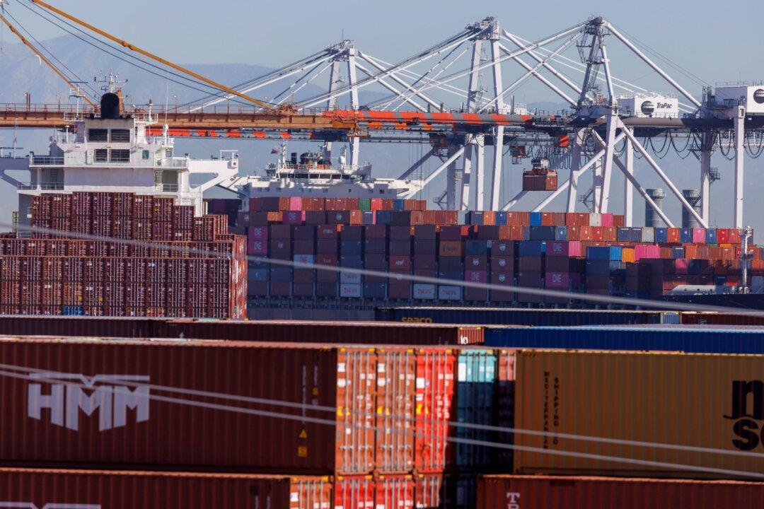 US Import Prices Fall in January; Annual Increase Smallest in Two Years