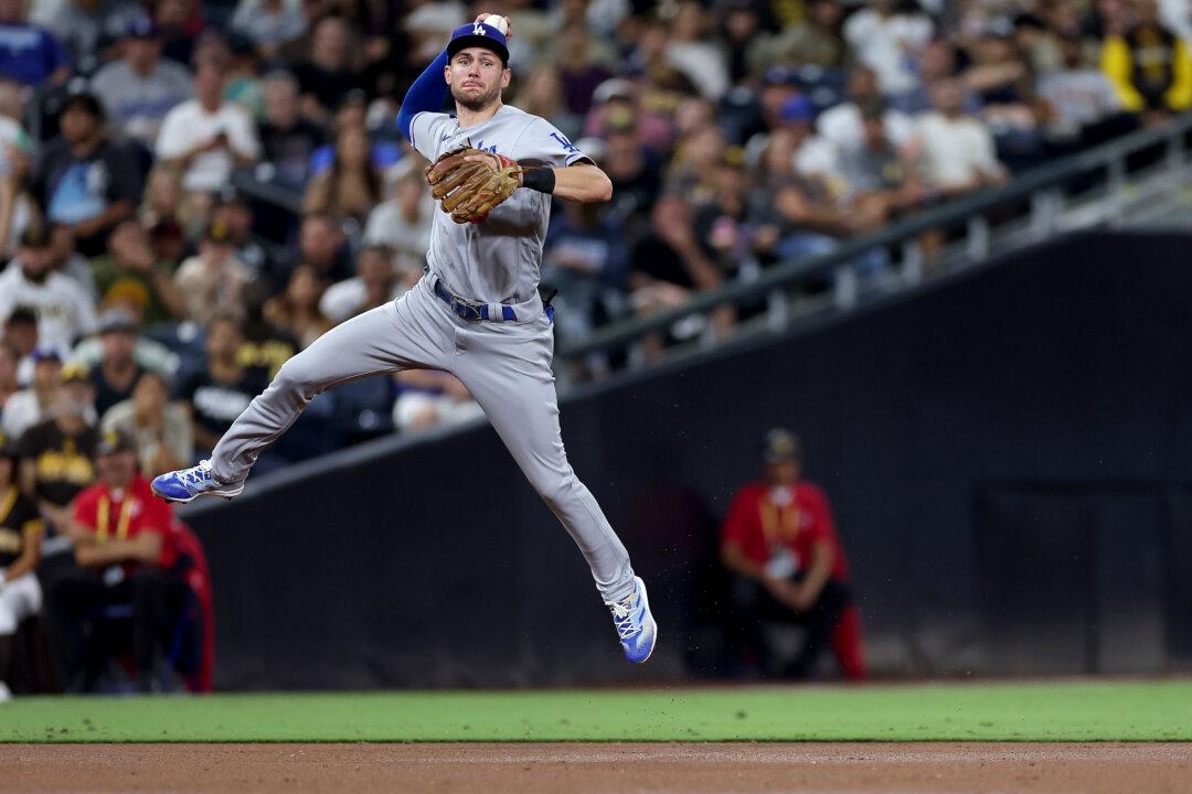 Freddie Freeman’s 10th-Inning Hit Sends Dodgers Past Padres 1–0
