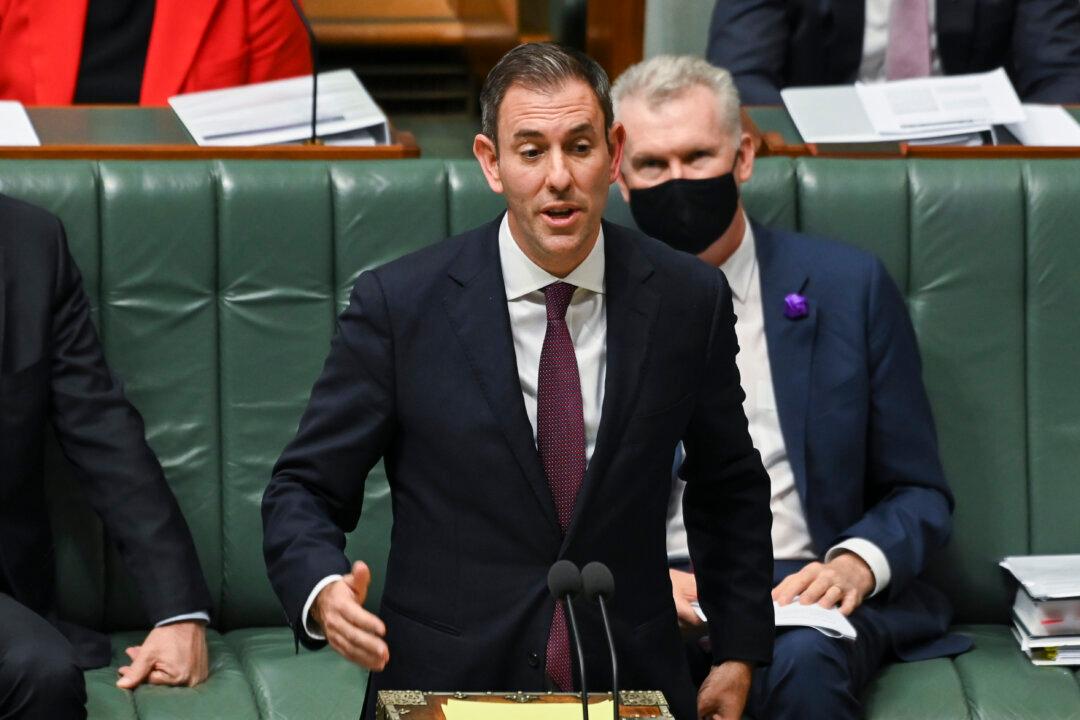 Australian Treasurer Expects No Budget Surplus in Several Years Despite Budget Recovering