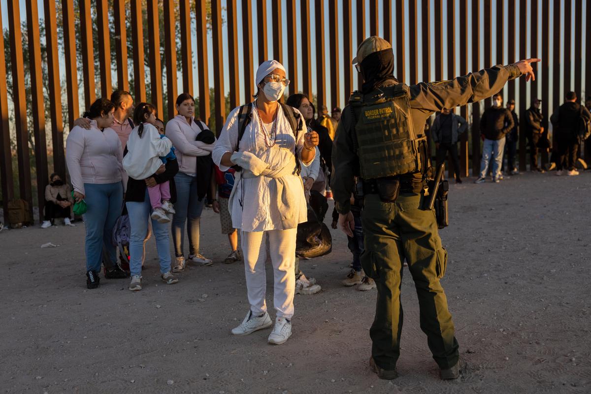 Arizona Democrats Blast Government’s ‘Indefinite Closure’ of Lukeville Port of Entry