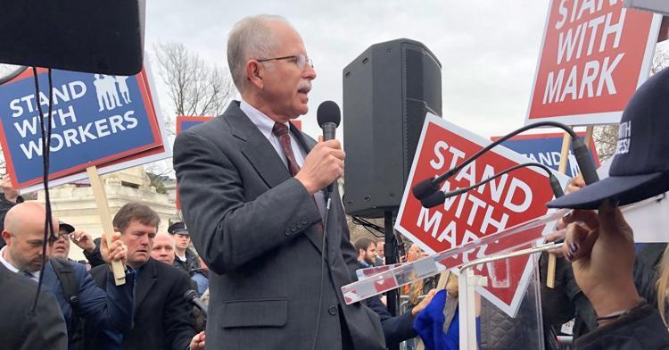 Major Government Unions Lose Over 200,000 Members