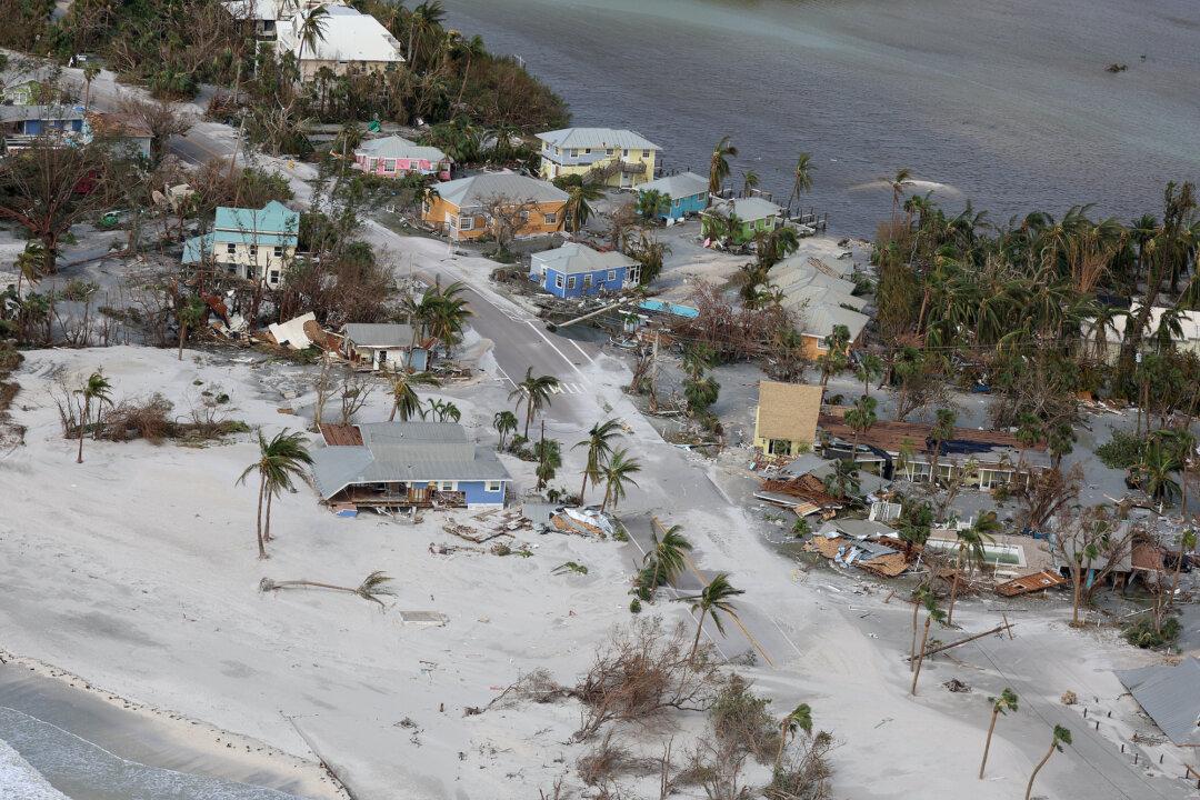 Ian Strengthens Back to Category 1 Hurricane, Headed Toward South Carolina