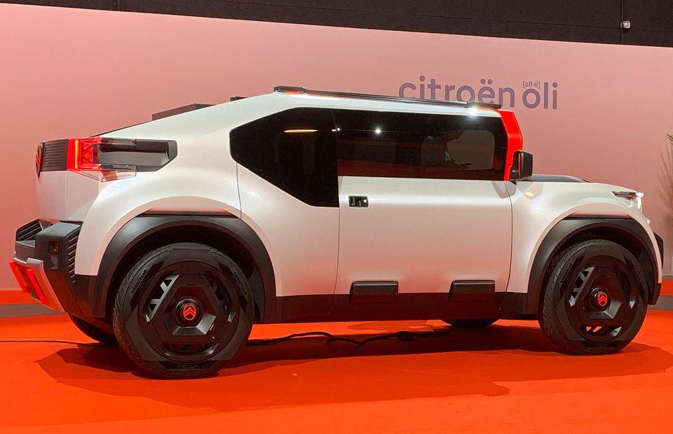 French Carmaker Showcases Cardboard Car That’s Cheaper and Addresses ‘Resource Uncertainty’