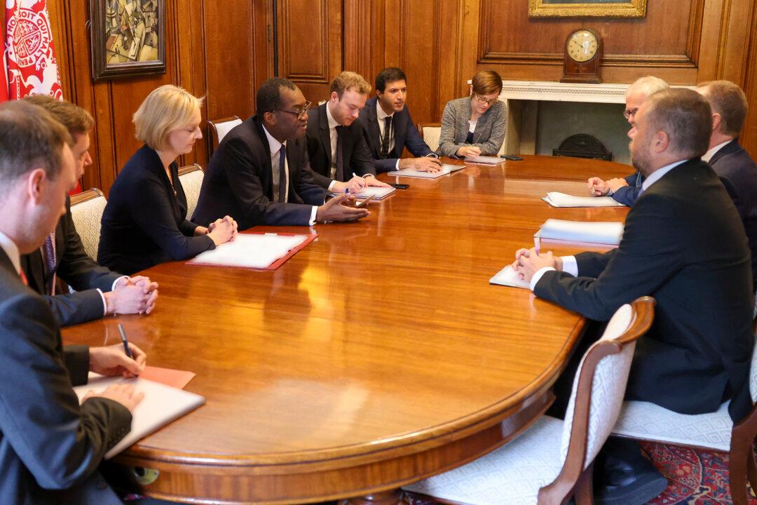 UK Leaders Say They Value Fiscal Scrutiny After Tax Plan Sparked Market Turmoil