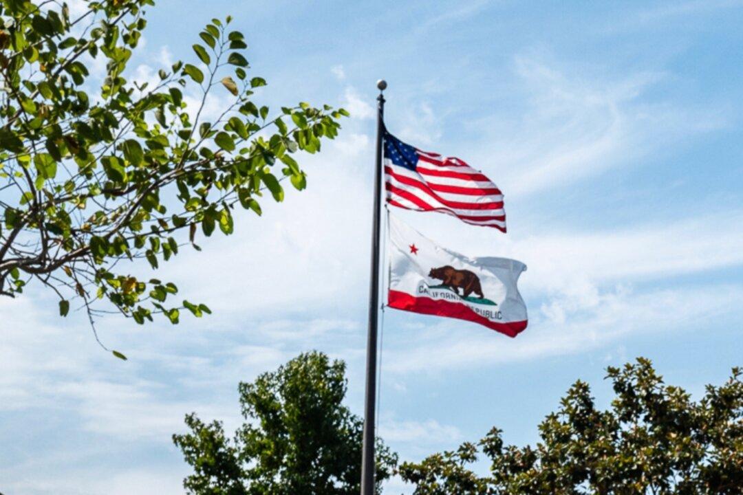 Psychologist Leaves California as License Threatened After Questioning Transgenderism for Children