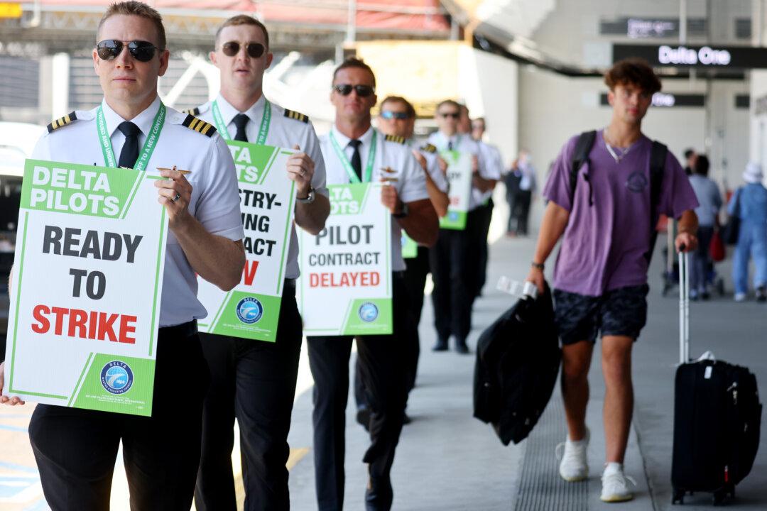 Delta Pilots Authorize Strike, but Walkout Remains Unlikely