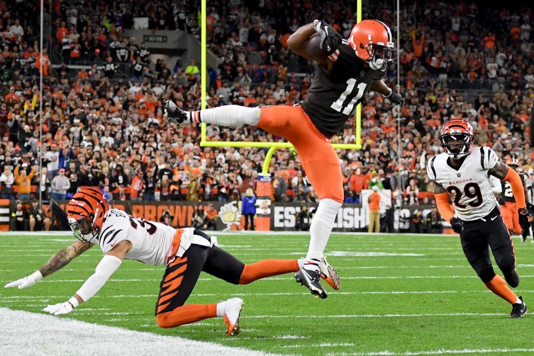 Chubb Runs for 2 TDs, Browns Blast Burrow, Bengals 32–13