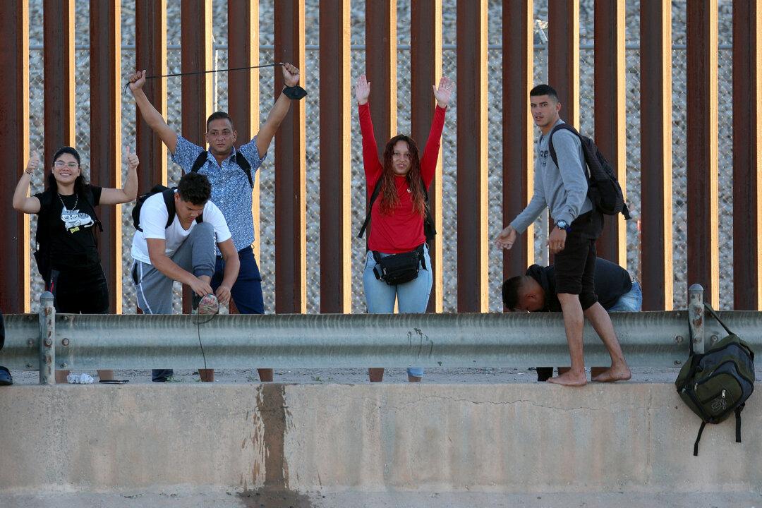 5.5 Million Illegal Aliens Crossed US Border Since Biden Took Office: Report