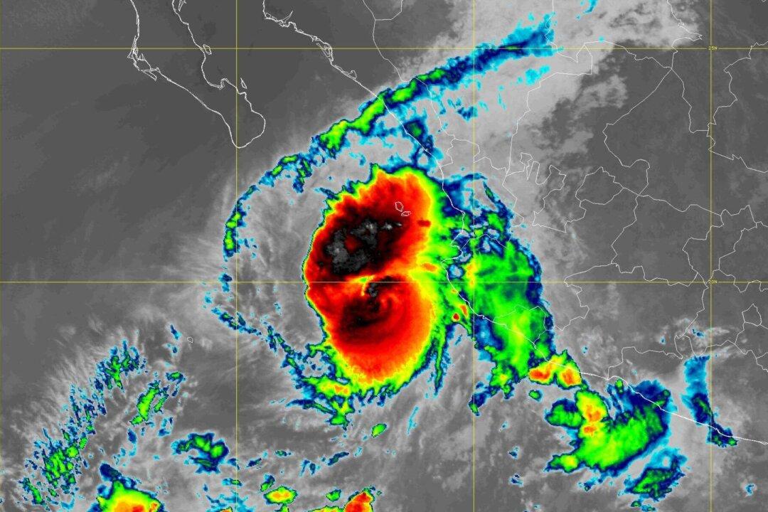 Category 3 Hurricane Orlene Heads for Mexico’s Pacific Coast