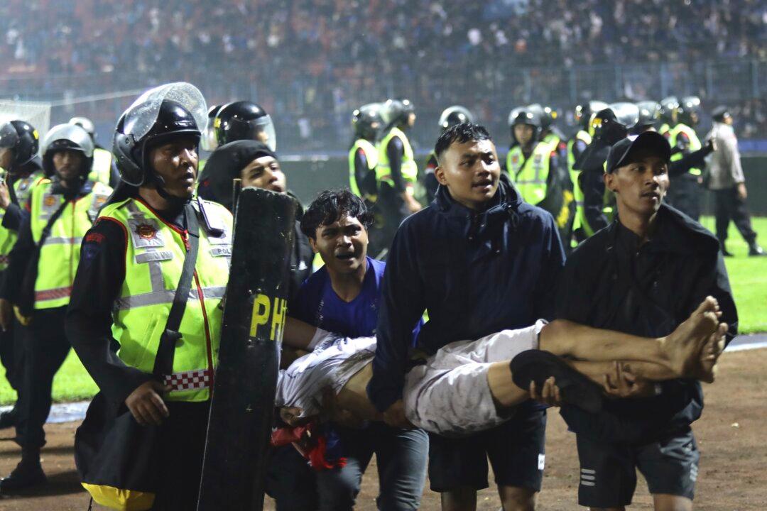 125 Die as Tear Gas Triggers Crush at Indonesia Soccer Match