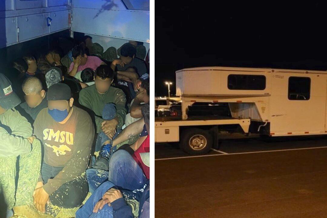 2 Americans Arrested for Allegedly Smuggling 33 Illegal Immigrants in Horse Trailer