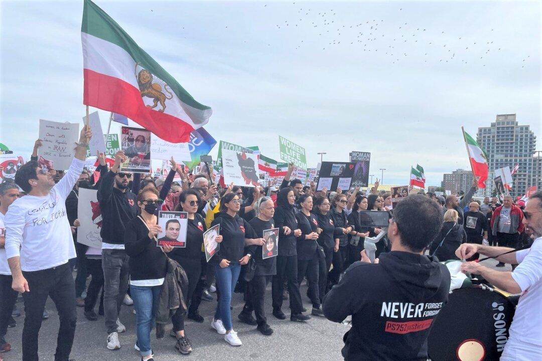 Tens of Thousands in Toronto, Other Cities Protest Iran’s Government