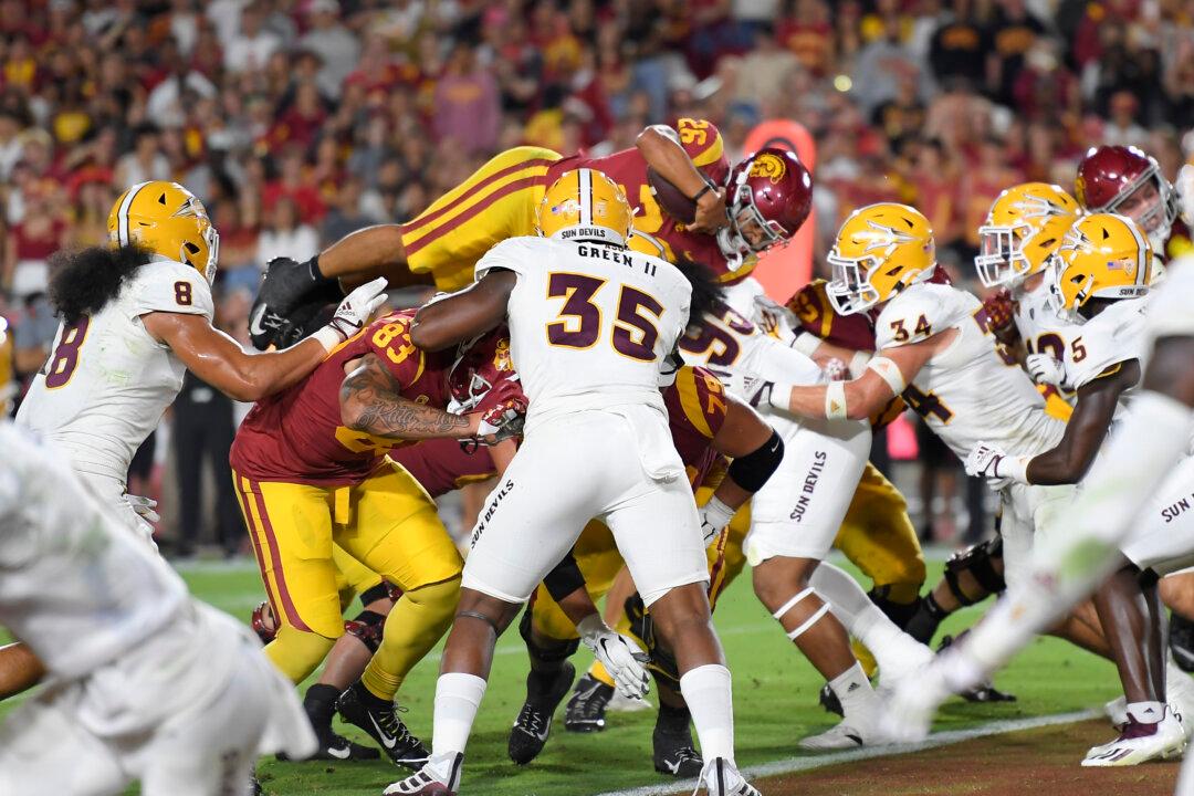 Caleb Williams Runs, Passes No. 6 USC Past Arizona St. 42–25