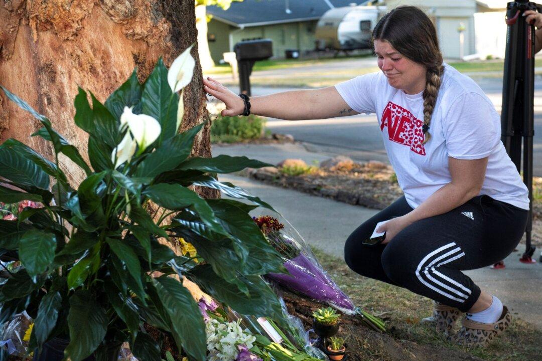 Phone Alerts Responders After Car Hits Tree, Killing All 6