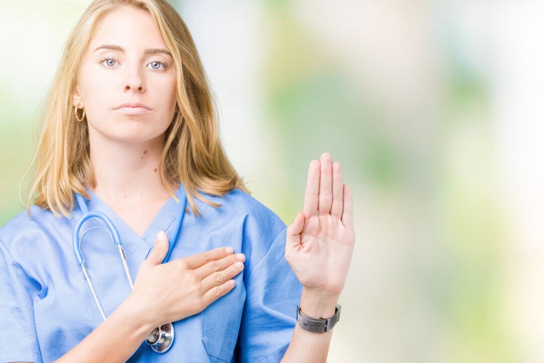 Doctors Speak out Against ‘Medical Totalitarianism’ as Newsom Signs Bill That Punishes Doctors for COVID ‘Misinformation’