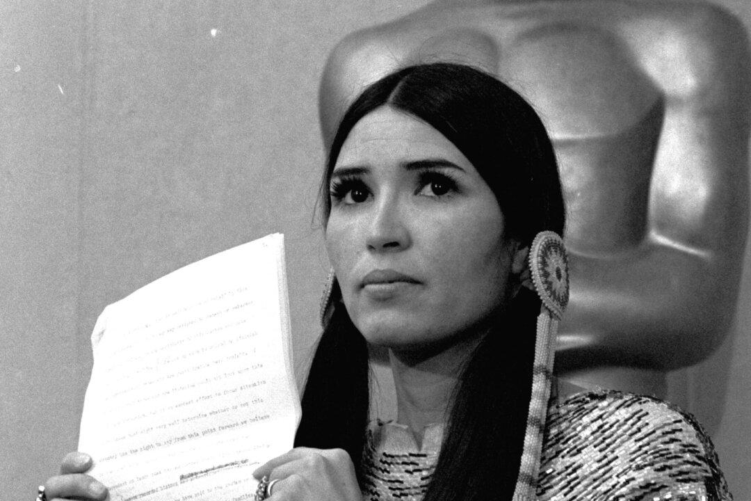 Sacheen Littlefeather, Actress Who Declined Brando Oscar, Dies