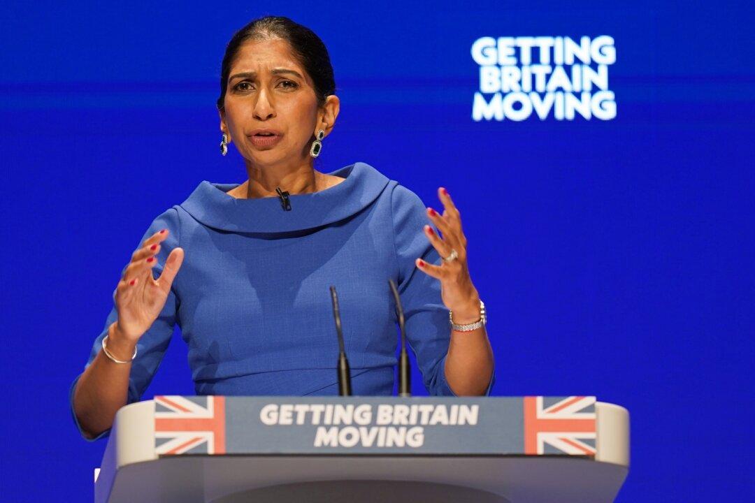 UK’s Braverman Pledges ‘Whatever It Takes’ to Stop Illegal Immigration