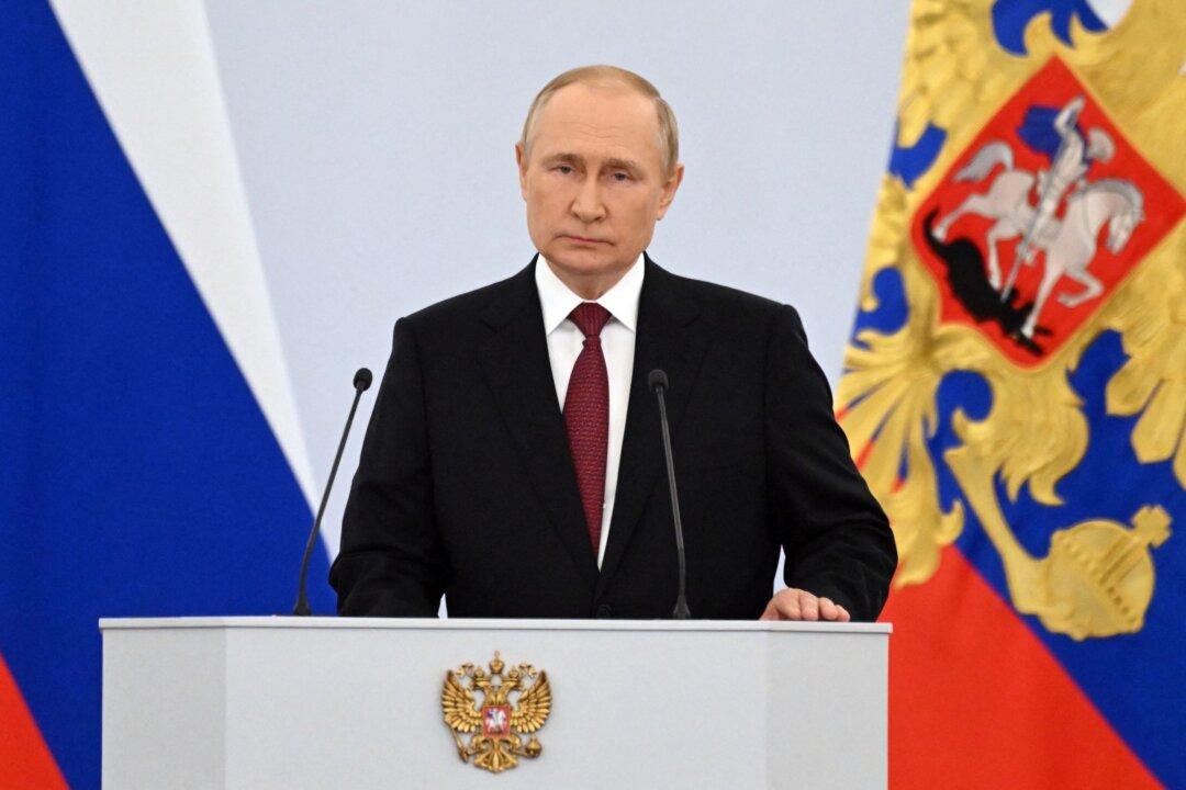 Putin Signs Annexation Laws, Formally Absorbing 4 Ukrainian Regions
