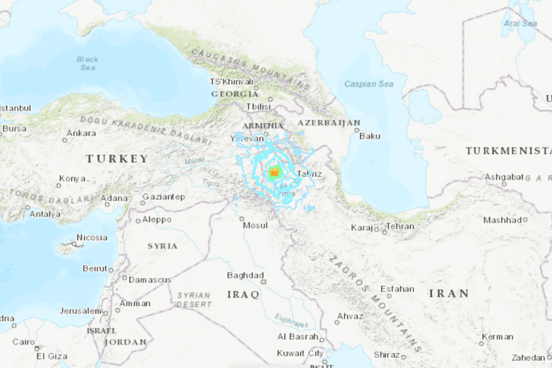 Moderate Earthquake Injures 580 People in Northwest Iran