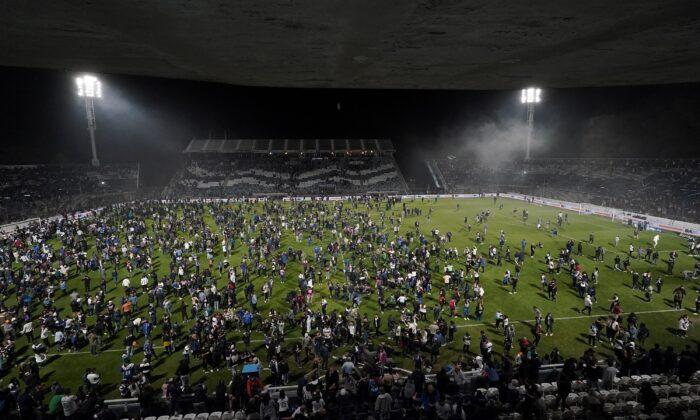 Fan Dies in Argentina, Match Abandoned as Players Forced Off Due to Tear Gas