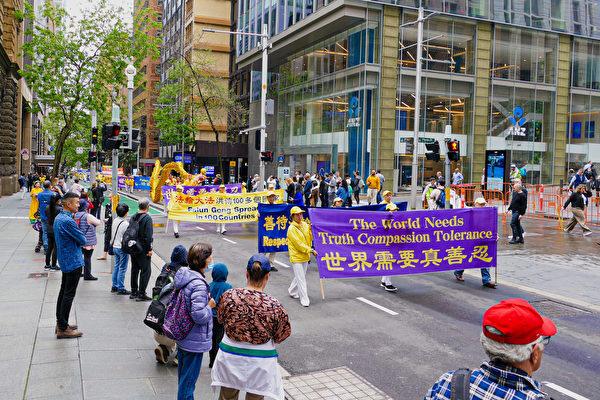 The photo shows the "World Needs Truthfulness and Forbearance" banner in the procession. (An Pingya/The Epoch Times)