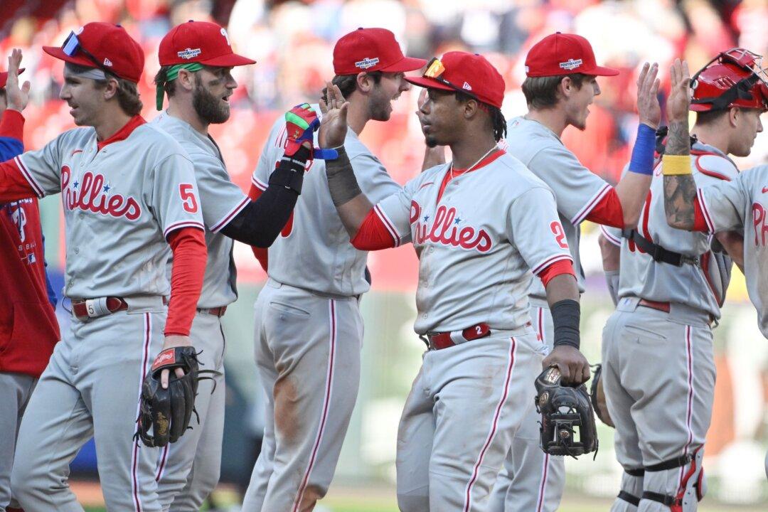 MLB Roundup: Phillies Stun Cardinals in 9th as Playoffs Begin