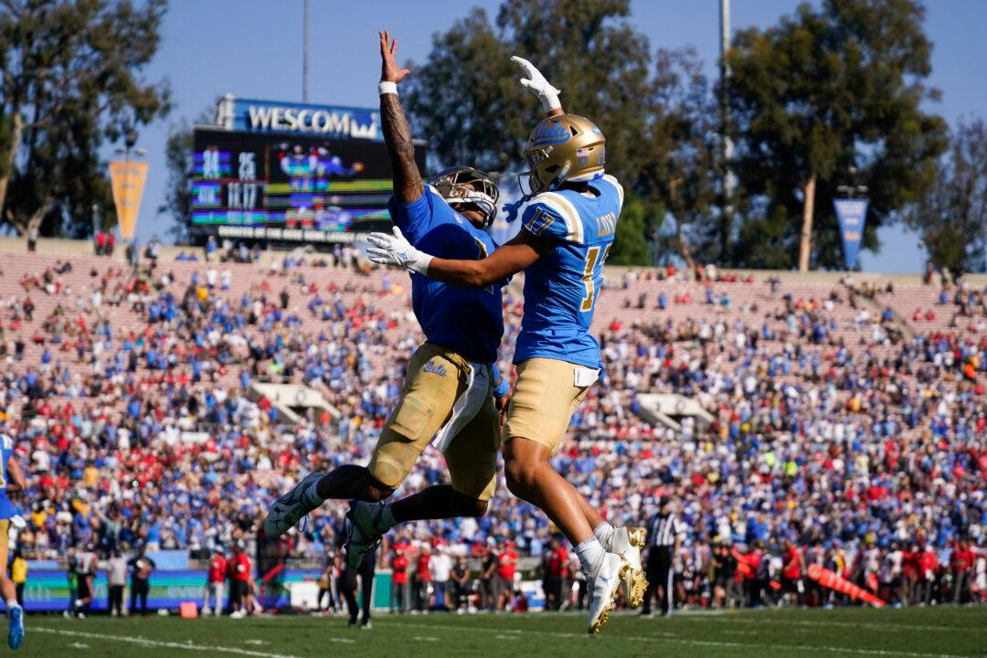 Thompson-Robinson Leads UCLA Over Utah 42–32