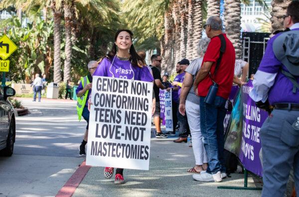Chloe Cole takes part in a demonstration in Anaheim, Calif., on Oct. 8, 2022. (John Fredricks/The Epoch Times)