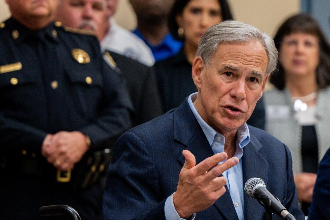 Texas Governor Invokes Invasion Clause at US-Mexico Border