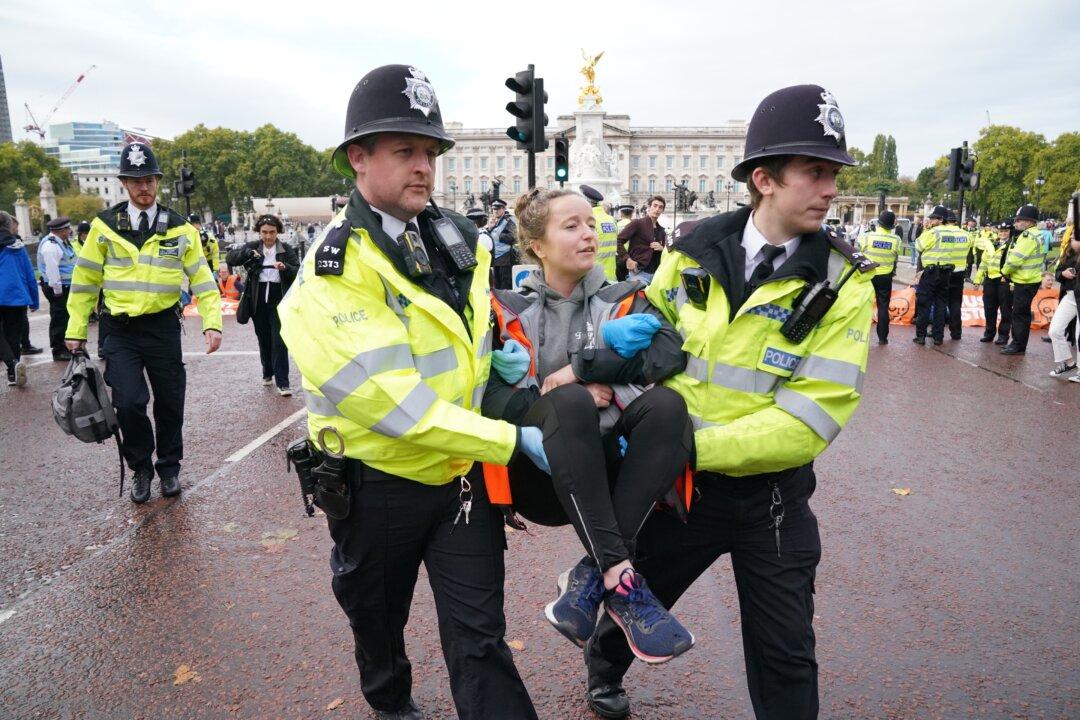 UK Police ‘Fully Prepared’ to Counter Road-Blocking Protests by Climate Activists