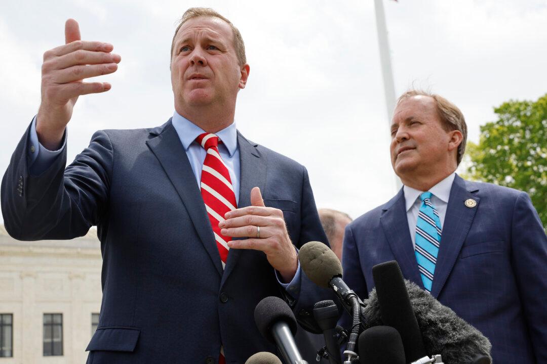 Sen. Eric Schmitt Calls for Power to Be Returned to the People in CPAC Speech