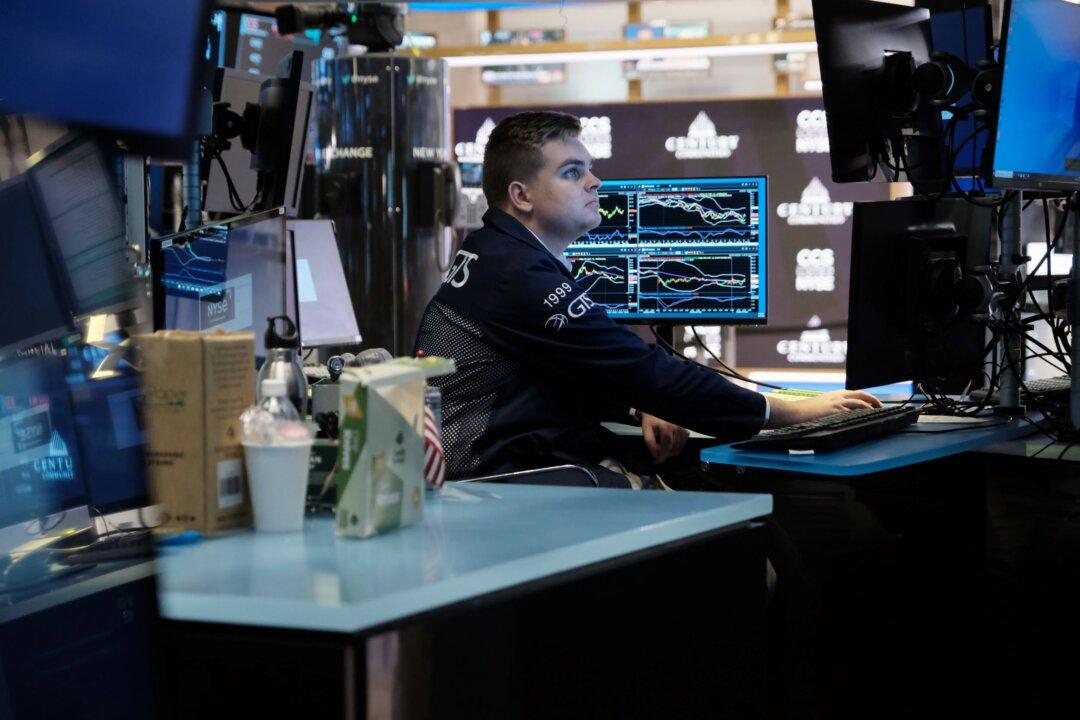 Wall Street Opens Higher After Three-Day Selloff